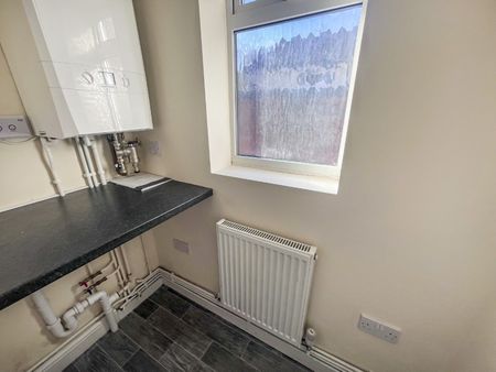 3 bedroom House To Let - Photo 4