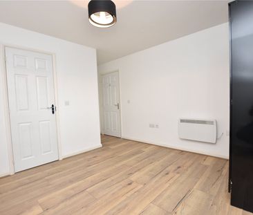 13, Fenton Place, Middleton, Leeds, West Yorkshire, LS10 4FH - Photo 2