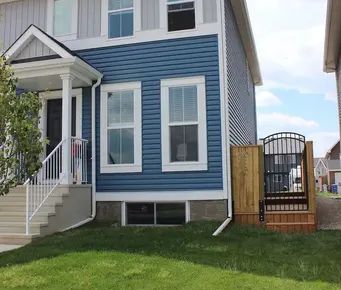 Cozy 2 master bedroom + den/family room 1/2 duplex | Calgary - Photo 1