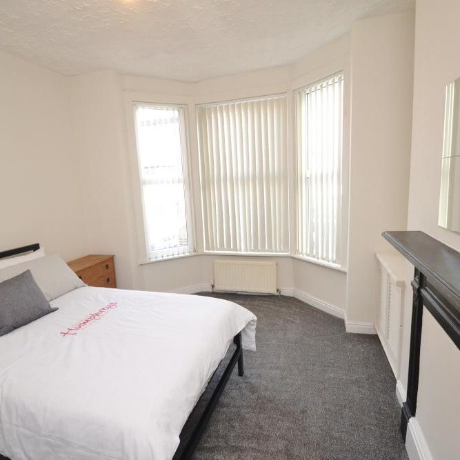 4 bedroom terraced house to rent - Photo 1