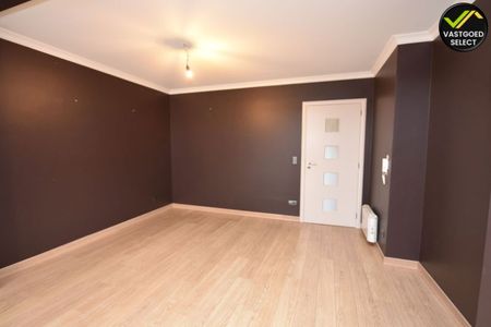 Te huur: Lichtrijk appartement te huur in Eeklo – Stationstraat 23 - Photo 4