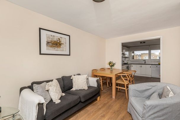 Room in a Shared Flat, East Hill, SW18 - Photo 1