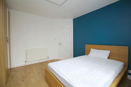 1 bedroom in a house share to rent - Photo 2