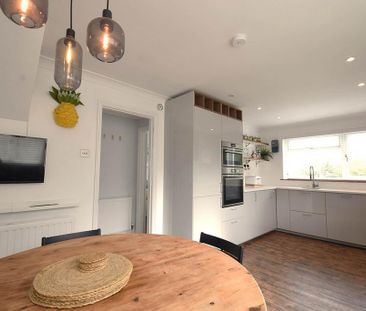 3 bedroom detached house to rent - Photo 4