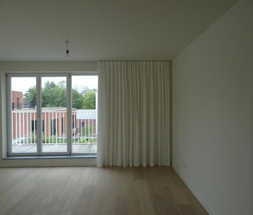 Lichtrijke, ruime penthouse vlakbij Coupure - Photo 3