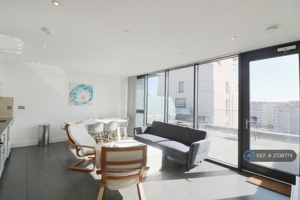 2 bedroom penthouse to rent - Photo 1