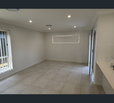12 Flood Ave, Austral, NSW 2179 - Photo 5