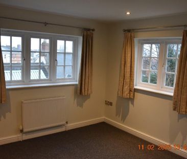 2 bedroom flat to rent - Photo 2