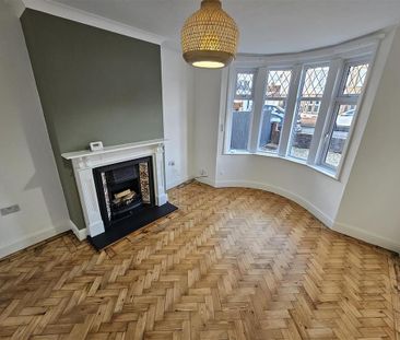 4 bedroom semi-detached house to rent - Photo 2