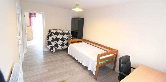 Long Lane, Ickenham, Uxbridge, UB10 8SX - Photo 2