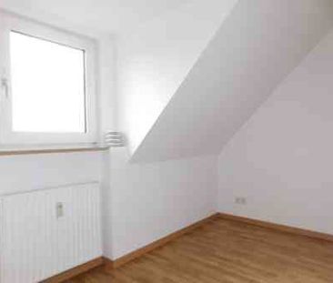 Schicke 3-Zimmer-Dachgeschoss-Wohnung mit Laminat renoviert... - Photo 3