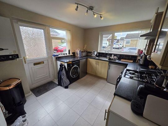 2 bedroom semi-detached bungalow to rent - Photo 1