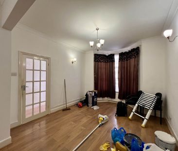 Guide Price £2,600 pcm - Available Now - Unfurnished - Photo 2