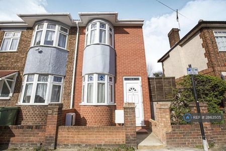 3 bedroom terraced house to rent - Photo 4