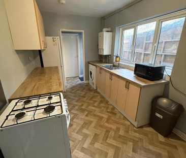 3 bedroom terraced house to rent - Photo 6