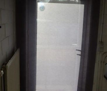 App met 2 slpk., groot terras en afgesloten garage in hartje Zichem... - foto 1