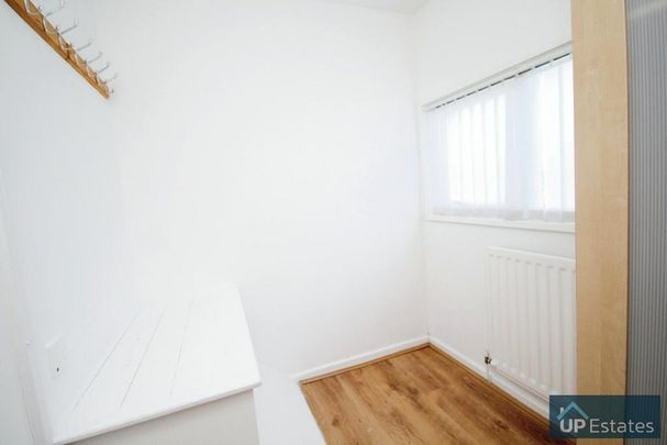 2 bedroom end of terrace house to rent - Photo 1