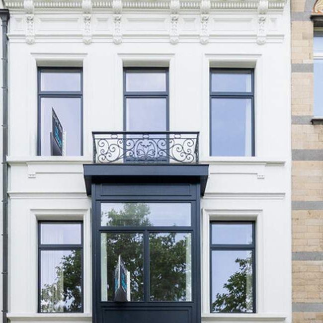 Appartement te huur in Antwerpen voor € 1.560 met 1 slaapkamer - Photo 1