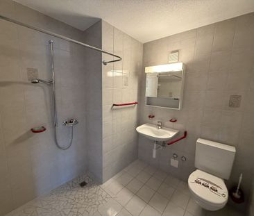 Grande pièces à vivre avec spacieux balcon - Photo 4