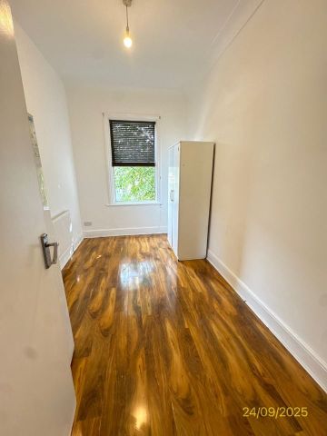 3 Bed Flat, Clova Road, E7 - Photo 3