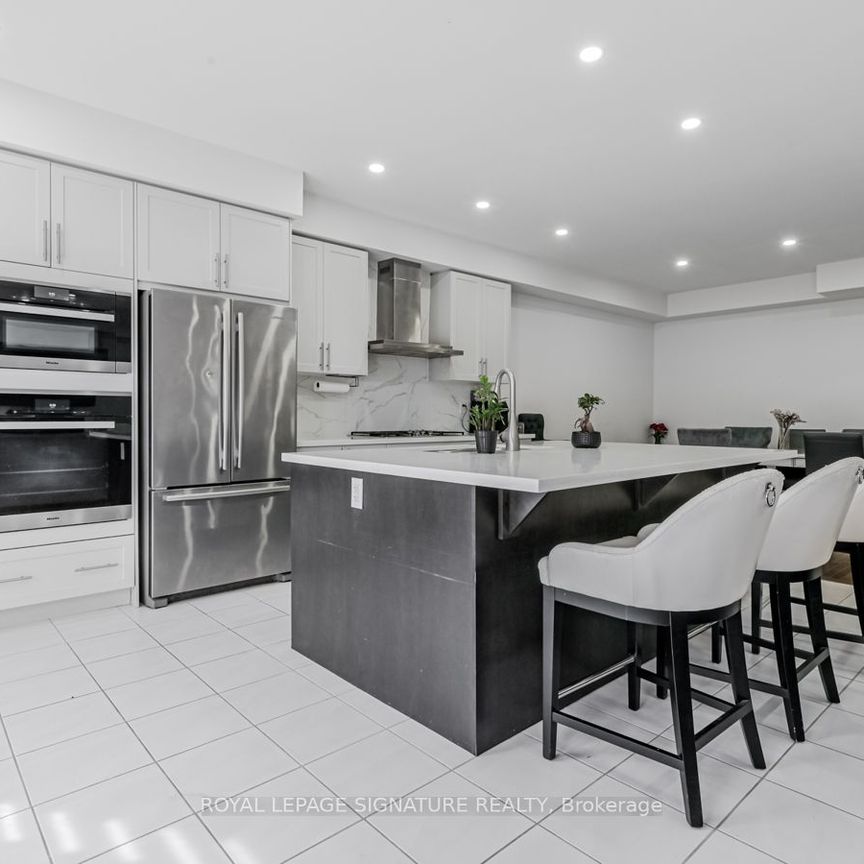 Detached Home For Lease | N8136406 - Photo 1