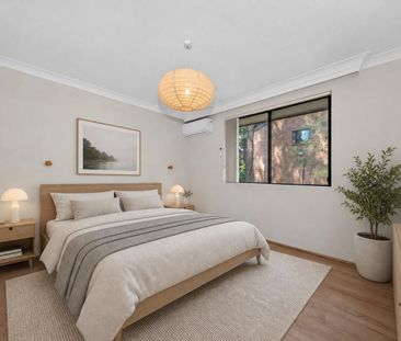 PRIVATE FAMILY TOWNHOUSE WITH DIRECT STREET ACCESS - Photo 4