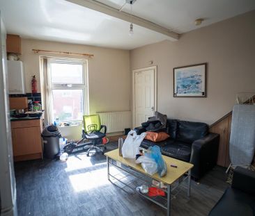 3 bedroom apartment to rent - Photo 6
