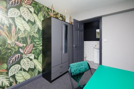 4 bedroom terraced house to rent - Photo 2