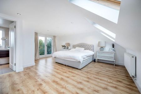 4 bedroom semi-detached house to rent - Photo 5