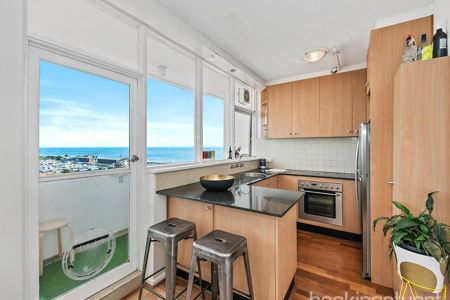 Super-sized, light-filled one-bedder with uninterrupted bay views - Photo 2