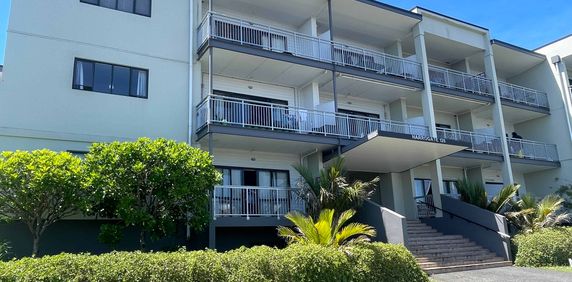 DESIRABLE NORTH FACING APARTMENT - Photo 2