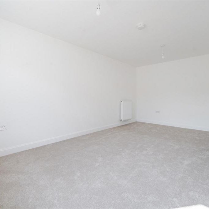 4 bedroom detached house to rent - Photo 1