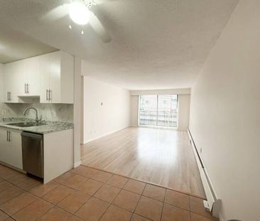 2 Bedroom + 1.5 Bathroom - Fully Renovated unit - Photo 2