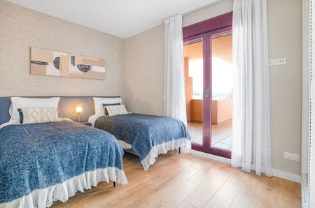 3 bedroom luxury penthouse for rent in Estepona, Andalusia - Photo 4