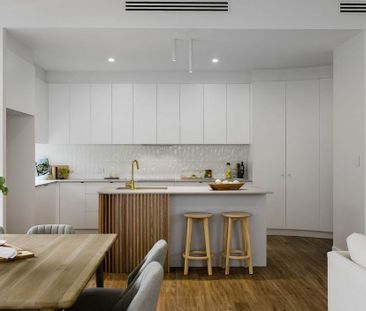 Modern Designer Home – Light, Style & Comfort Combined - Photo 2