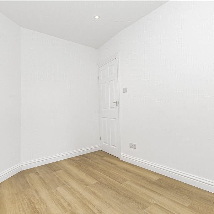 Walnut Tree Avenue, Mitcham, CR4 3AB - Photo 1