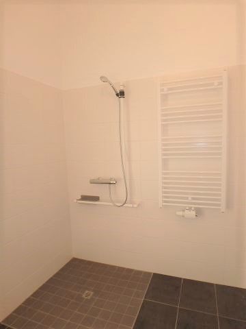 Moderne 2-Zimmer Wohnung mit Lift, Loggia und Garagenplatz - Photo 4