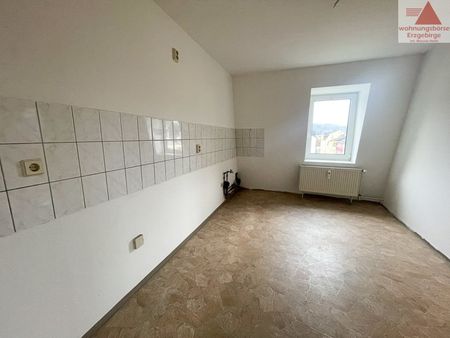 Hübsche 3-Raum-Dachgeschoss-Wohnung in ruhiger Lage von Aue! - Photo 4