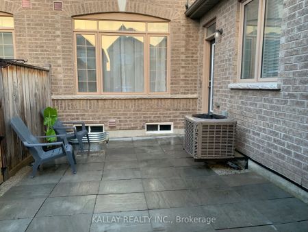 Condo Townhouse For Lease | N9259574 - Photo 2