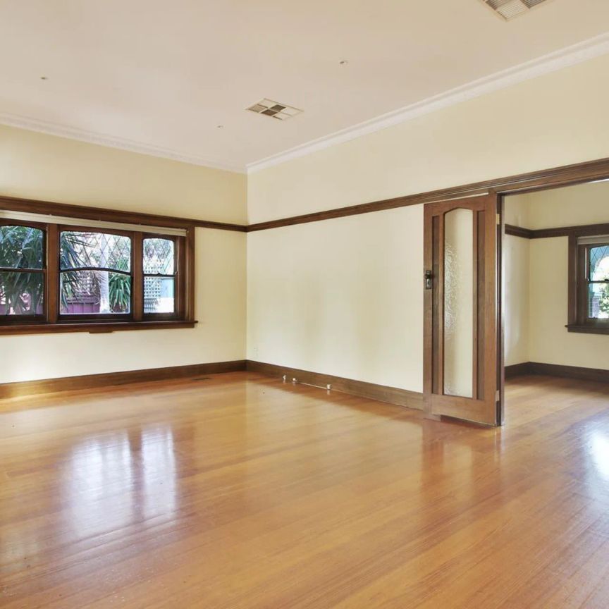 LOCATION & BIG ON SIZE! - Photo 1