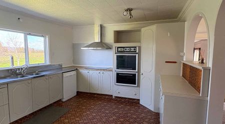 Spacious Rural Living - Photo 5