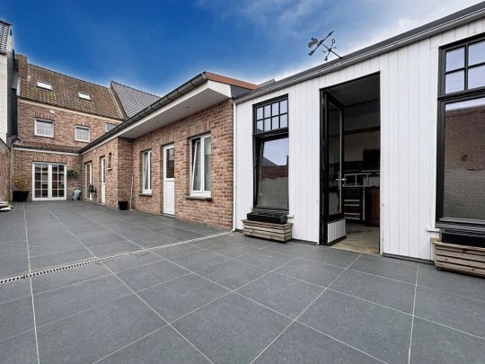 Prachtige en ruime woning in het centrum van Koekelare - Photo 1