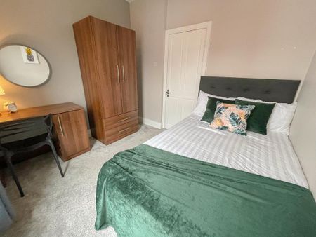 4 bedroom terraced house to rent - Photo 3