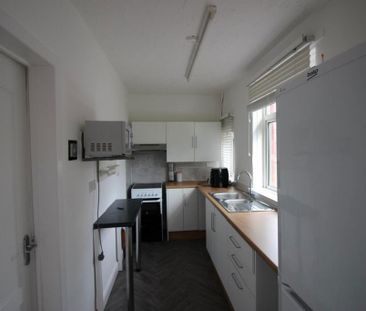 2 bedroom semi-detached house to rent - Photo 3