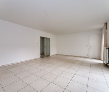 Te huur jaarbasis: Ruim, lichtrijk appartement in het centrum van B... - Photo 2
