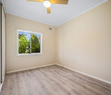 RENOVATED LARGE 4 BEDROOM FAMILY HOME - Photo 3