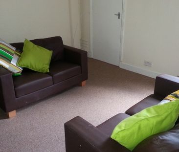 4 Bedroom Terraced To Rent in Nottingham - Photo 2