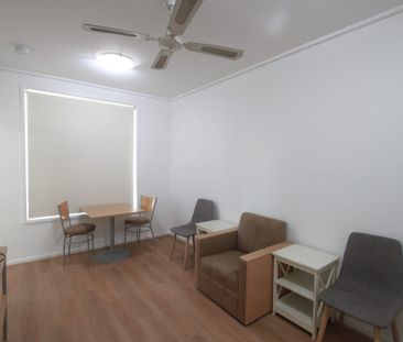 Fully furnished - 2 bedrooms apartment with secure car parking. Gas... - Photo 1