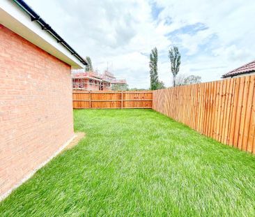 4 bedroom semi-detached house to rent - Photo 1