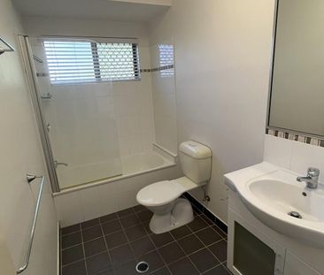 Modern Lowset - Photo 6